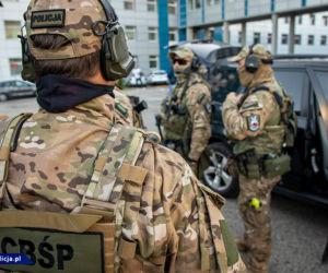 POTĘŻNA akcja policji w Katowicach. Rozbito gang pseudokibiców [ZDJĘCIA]