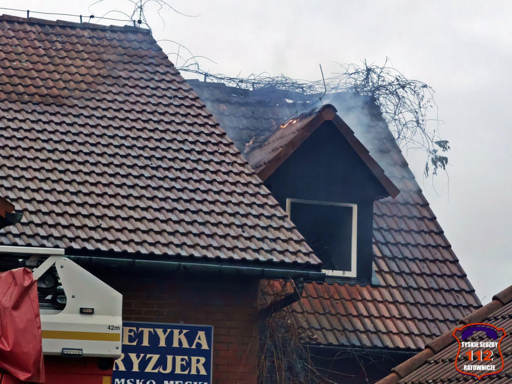 Pożar w Tychach. W budynku znajduje się żłobek i hotel. Trwa akcja strażaków