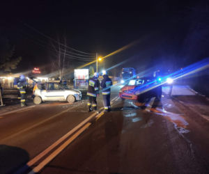 Gmina Liszki: POTĘŻNE zderzenie pojazdów! Dwie osoby RANNE. Blokada drogi