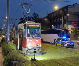 Wjechała rowerem pod tramwaj. 18-latka w ciężkim stanie