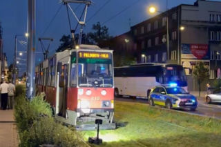 Wjechała rowerem pod tramwaj. 18-latka w ciężkim stanie