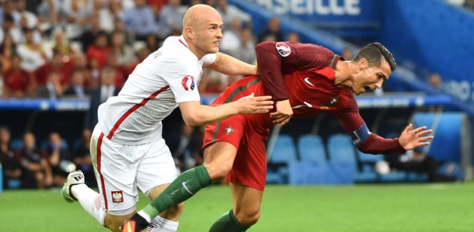 Michał Pazdan kontra Cristiano Ronaldo