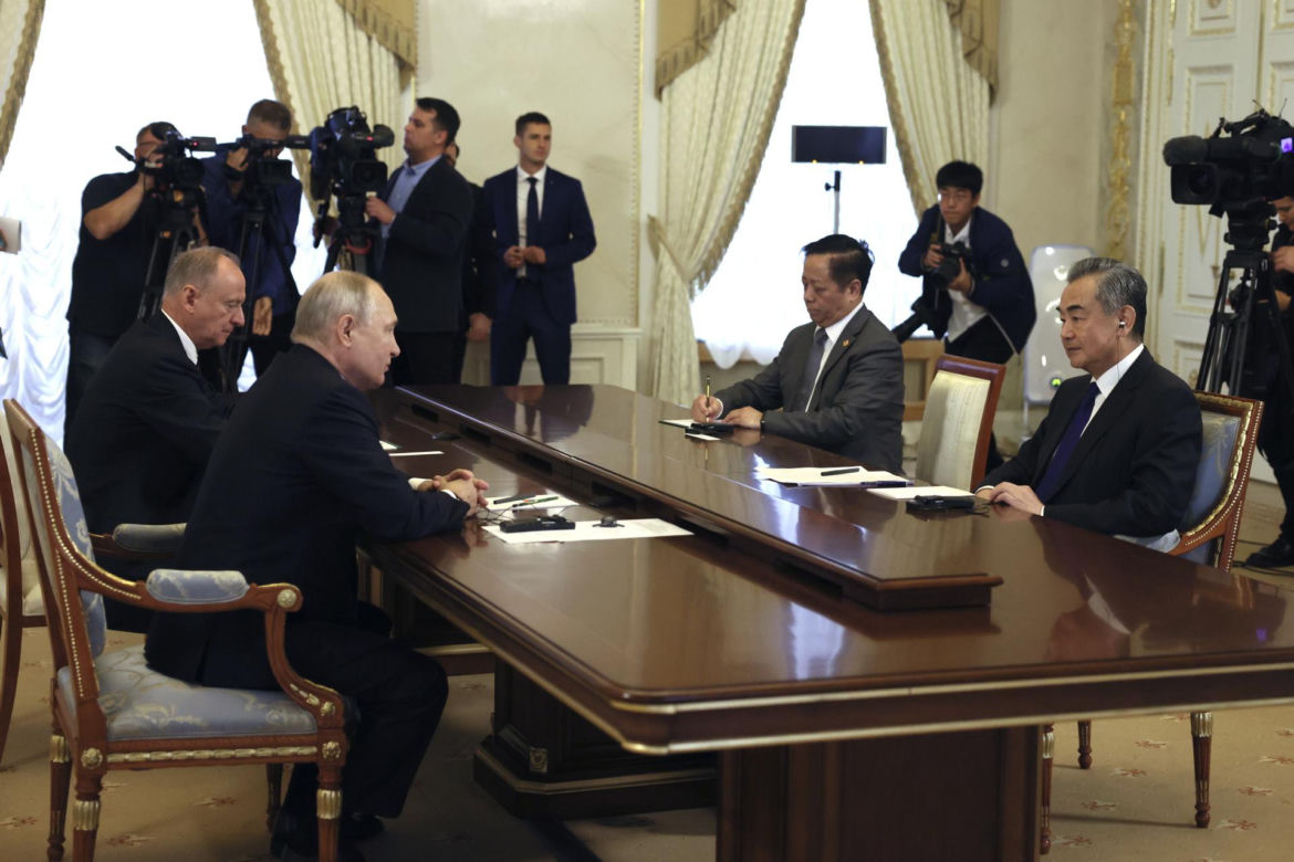 To oni rządzą teraz Rosją! "Nazywają Chińczyka szefem, Putin jest prawie martwy"