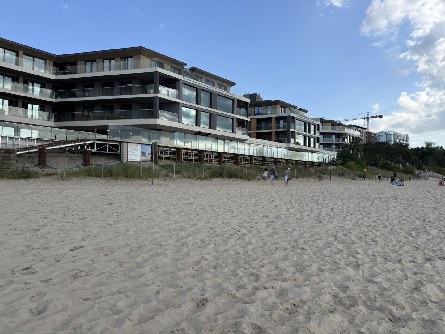 Apartamentowiec na plaży w Międzyzdrojach