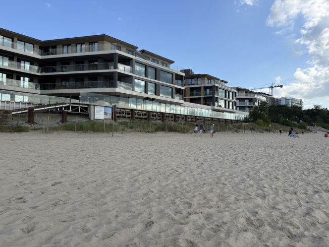 Apartamentowiec na plaży w Międzyzdrojach