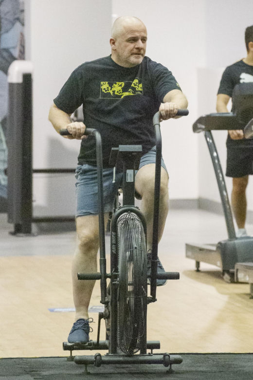 Poseł Kowal gubi brzuszek