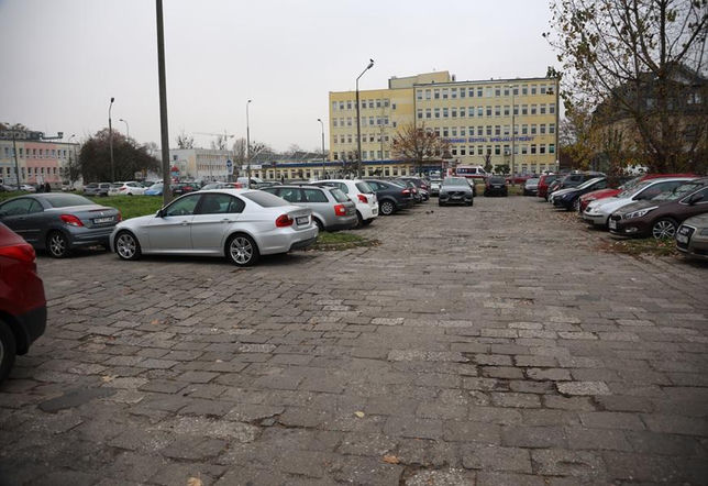 W przyszłym roku rozpocznie się remont ul. Bernardyńskiej i parkingu przy szpitalu. Mieszkańcy czekali na tę inwestycje 40 lat 