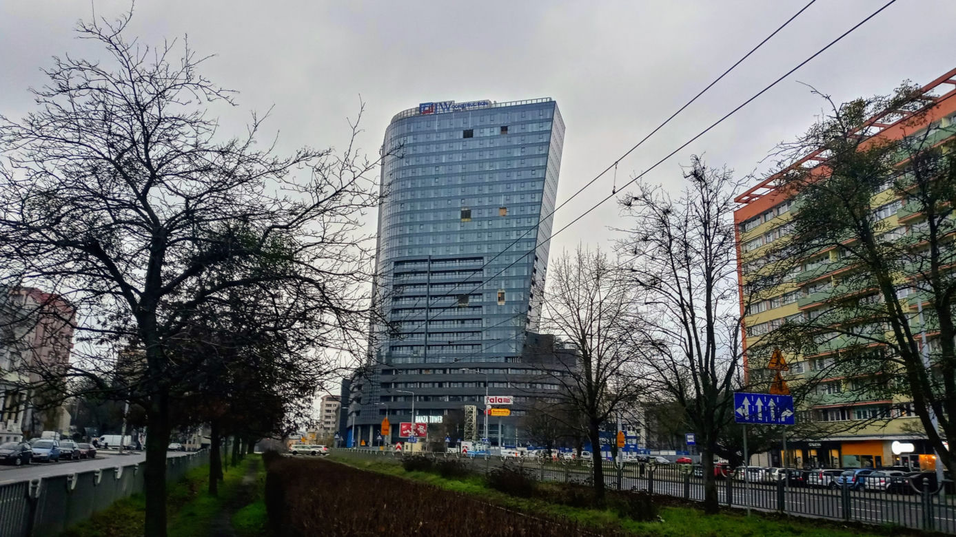 Żuraw zniknął z placu budowy Hanza Tower
