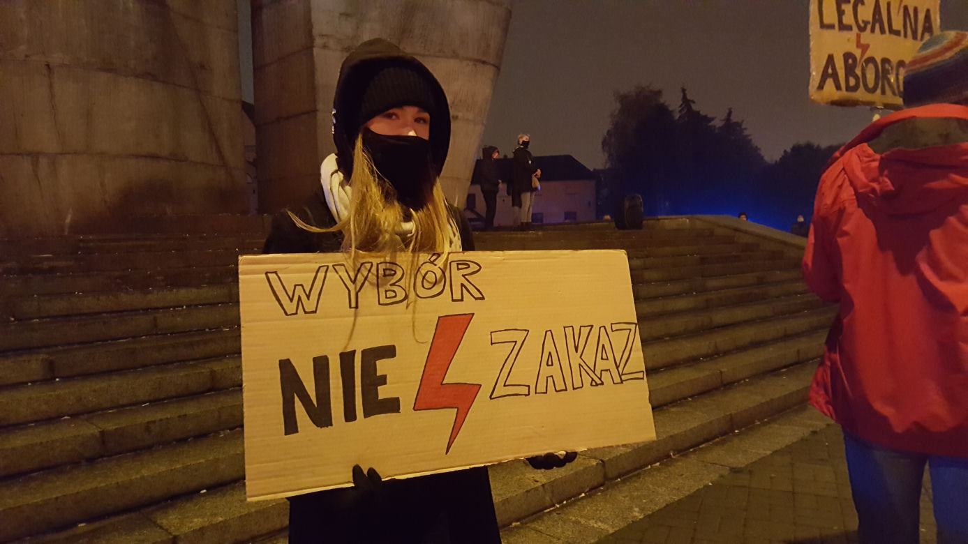 "Rewolucja trwa nadal”! Strajk Kobiet znów w Rzeszowie! [ZDJĘCIA, WIDEO]