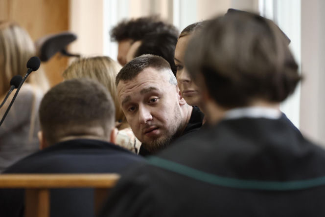 Łukasz Żak w sądzie. Sypie się linia obrony jego kolegów. Biegły: „Każdy ma obowiązek udzielenia pomocy”