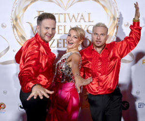 Ale ona wygląda! Magda Narożna w kilku kreacjach podbiła Festiwal Weselnych Przebojów