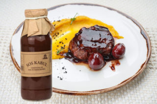 PRL-owy klasyk do mięsa, kanapek i grilla. Sos Kabul – kultowy, korzenny sos pomidorowo-śliwkowy 