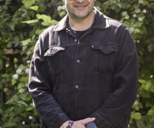 Tomasz Karolak na archiwalnych zdjęciach. Tak wyglądał na początku kariery