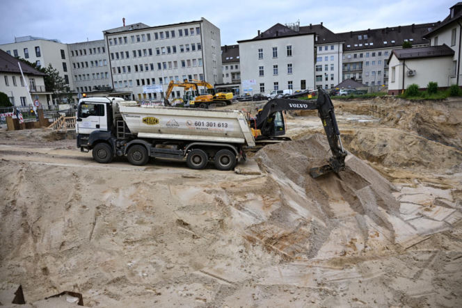 Wmurowanie aktu erekcyjnego pod budowę Uniwersyteckiego Centrum Zabiegowego dla Dzieci