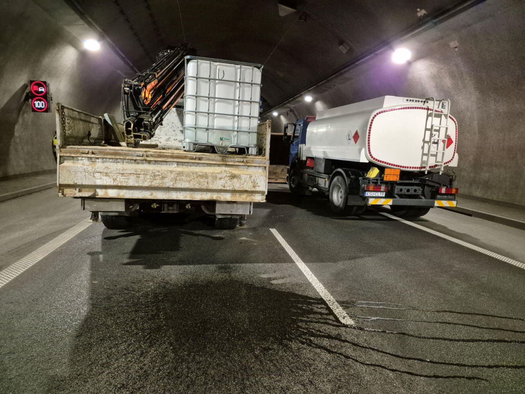 Tunel na Zakopiance został zamknięty. Przeprowadzono specjalną akcję służb ratunkowych