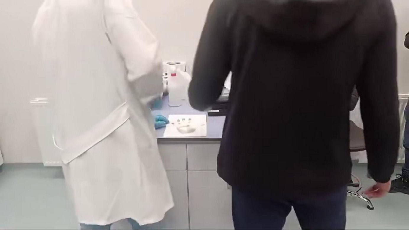 Wjechali autem do jubilera, a potem uciekli z łupem! Jest nagranie z napadu