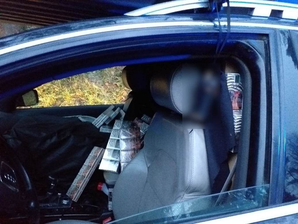 Audi A6 allroad wypchane po brzegi papierosami