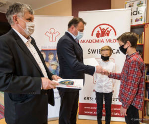 Radom: Synowie zmarłego fizjoterapeuty z Mazowieckiego Szpitala Specjalistycznego otrzymali stypendia