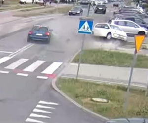 Pijany wjechał w samochód i uciekał
