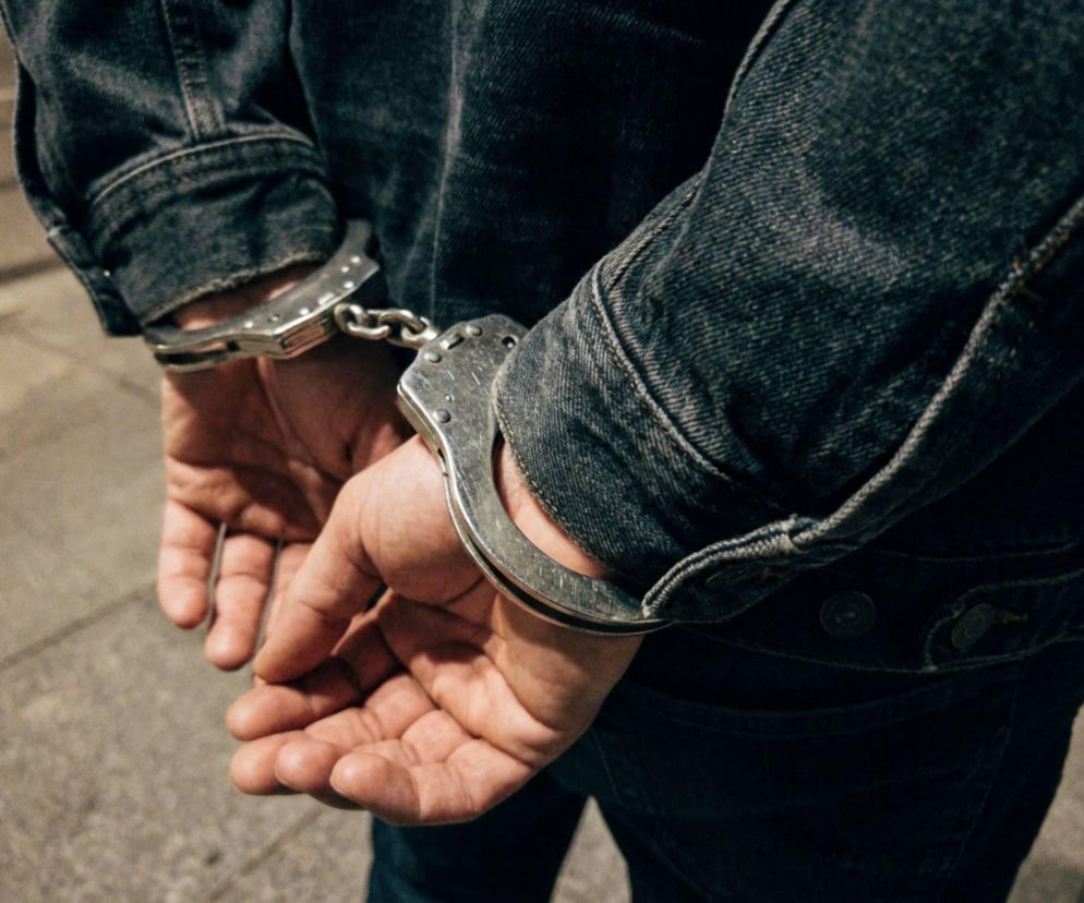 Zatrzymanie oszusta w Wałbrzychu. Wpadł w taksówce z gotówką ukrytą w bieliźnie