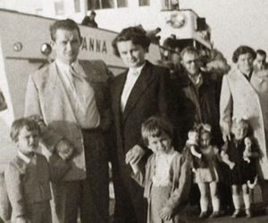 Bracia Kaczyńscy z rodzicami w 1954r.