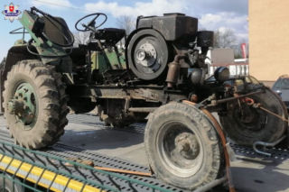 Jechał tym czymś pod osłoną nocy. Nie miał świateł, za to był kompletnie pijany