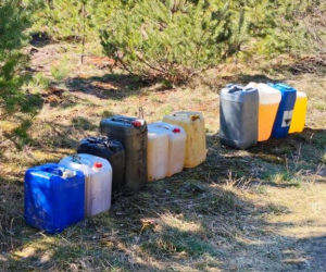 Wpadł przez przypadek! 38-latek miał na koncie kradzież blisko 1000 litrów paliwa, które wyciągał z koparek i maszyn przy budowie trasy S6