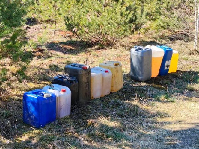 Wpadł przez przypadek! 38-latek miał na koncie kradzież blisko 1000 litrów paliwa, które wyciągał z koparek i maszyn przy budowie trasy S6