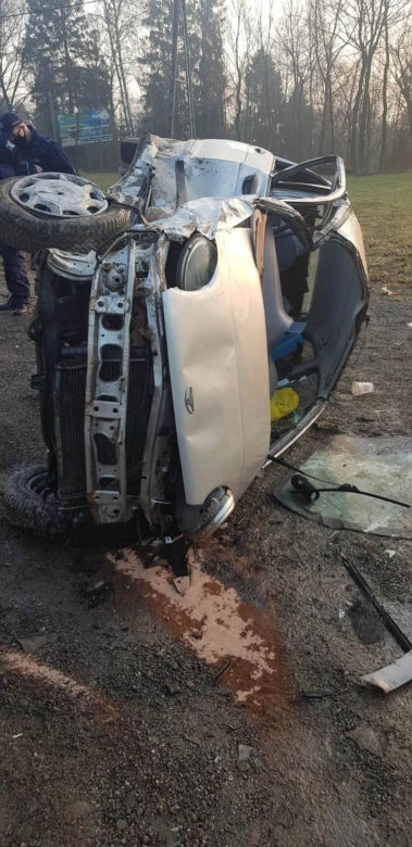 Rdziostów. GROŹNE zderzenie seata z daewoo. Dwie osoby ranne