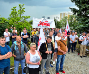 Związkowa Solidarność w MAN BUS nadal protestuje! Dziś przed zakładem było głośno