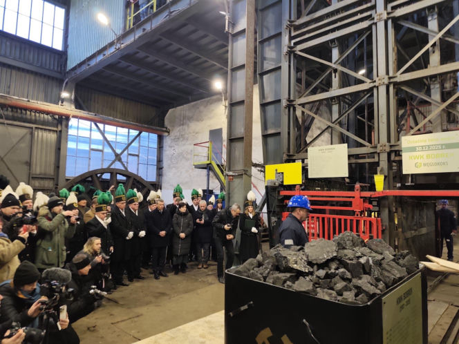 Ostatni wagon z węglem na KWK Bobrek w Bytomiu. 30 grudnia 2025 roku