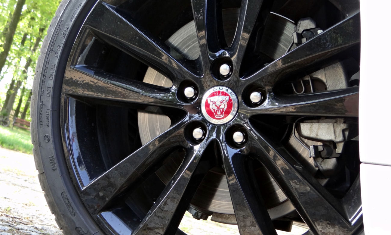 Jaguar XE 2.0 T R-Sport