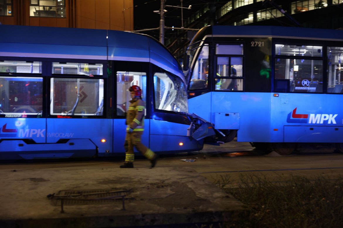 Koszmar we Wrocławiu. Motorniczy zasłabł, a tramwaj pędził. Są ranni