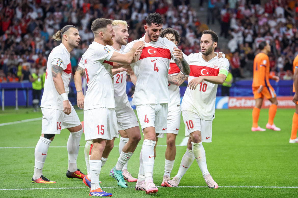 Hakan Calhanoglu (Turcja)