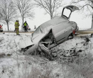 Koce-Schaby. Ford zjechał do rowu. Dwie osoby w szpitalu