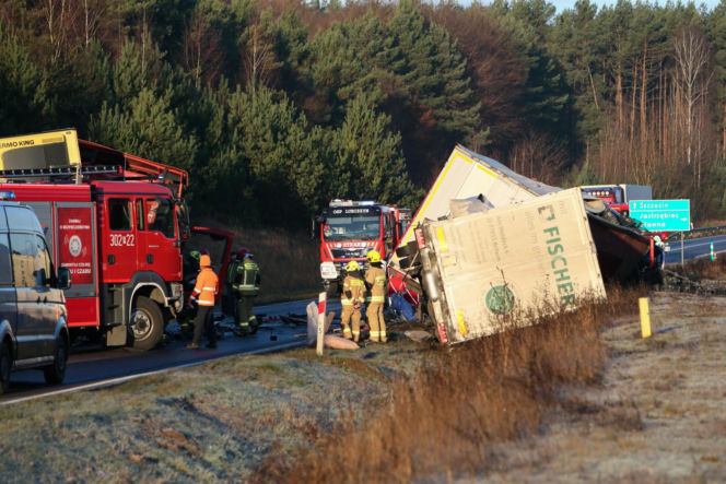 Dramatyczny wypadek niedaleko Gorzowa. Ciężarówki zderzyły się czołowo