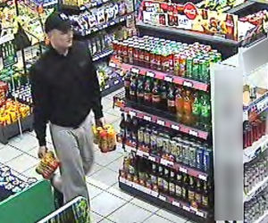Zrobili SKOK na stację benzynową i ukradli... zgrzewkę piwa! Rozpoznajesz ich? [ZDJĘCIA] 