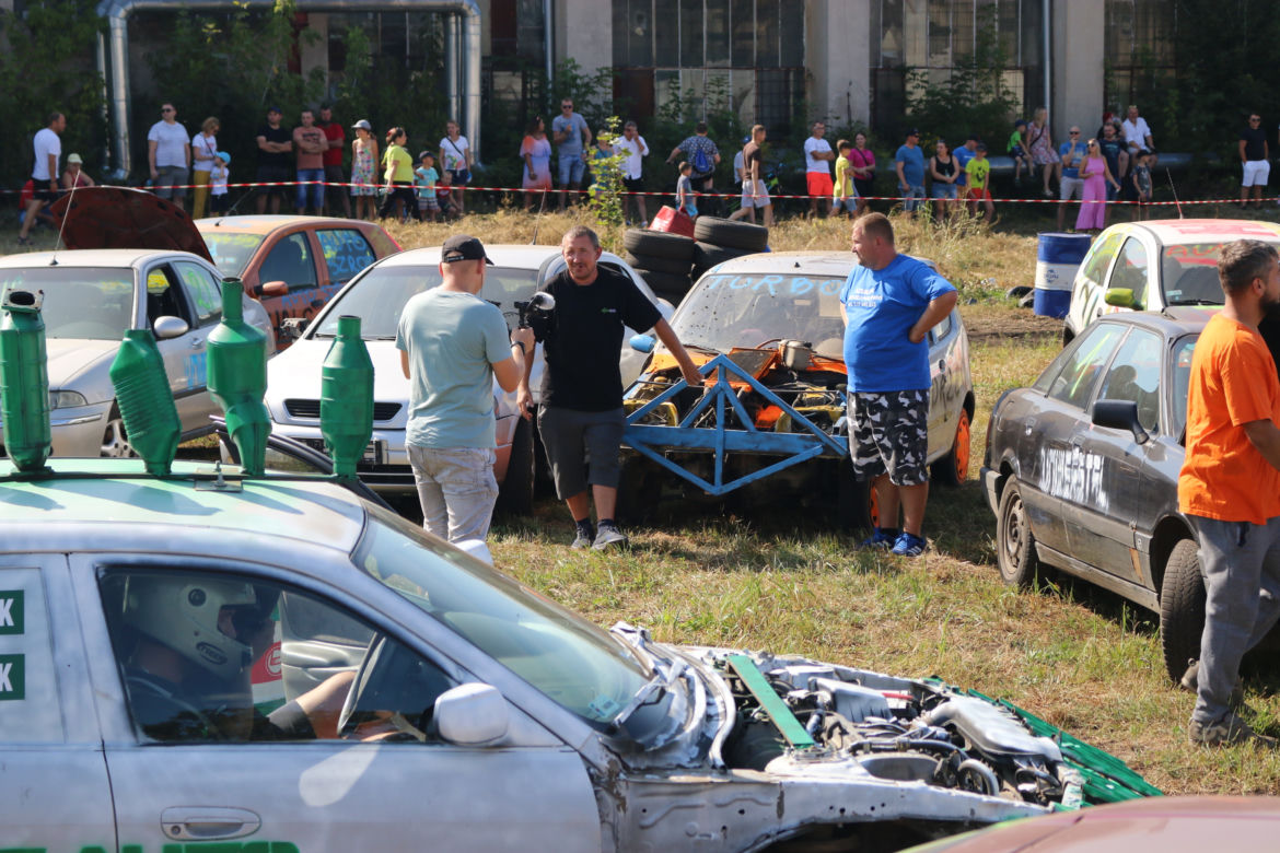 Charytatywny Wrak Race. Andrzej z Plutycz i Adam Kraśko zbierali pieniądze dla chorej Dominiki