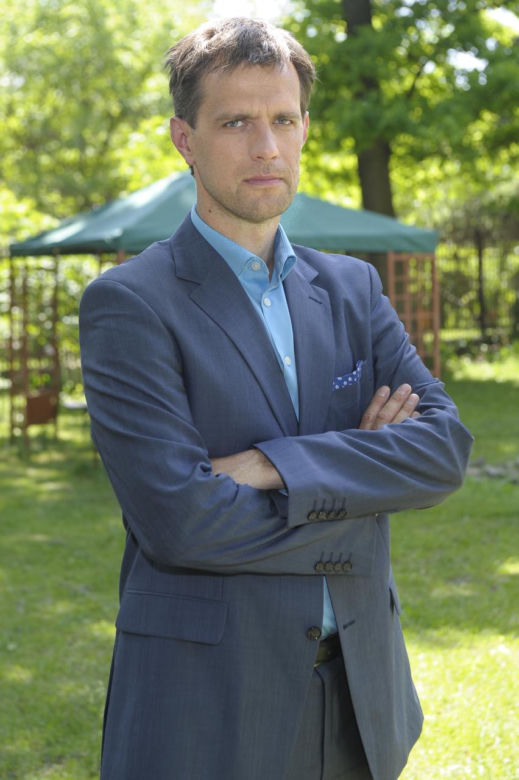 Pawel Okraska odszedł z "M jak miłość", bo nie chciał być postrzegany przez pryzmat postaci. Ta decyzja zniszczyła mu karierę?