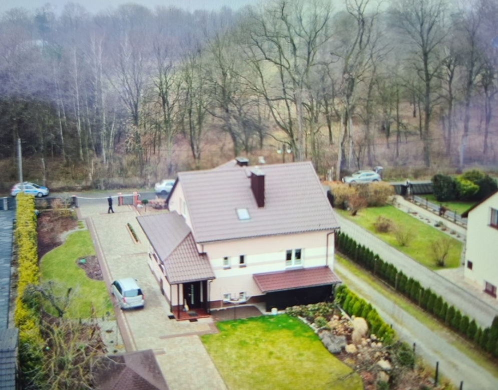 Kopki. W tym domu rozegrał się HORROR. Nie żyje Magdalena i dwójka jej dzieci [ZDJĘCIA]