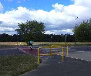 Absurdalny pomysł w Toruniu. Te barierki mają poprawić bezpieczeństwo?!