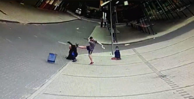 W kilkadziesiąt sekund zabił pana Franciszka. Wstrząsający film z targu w Rawie Mazowieckiej