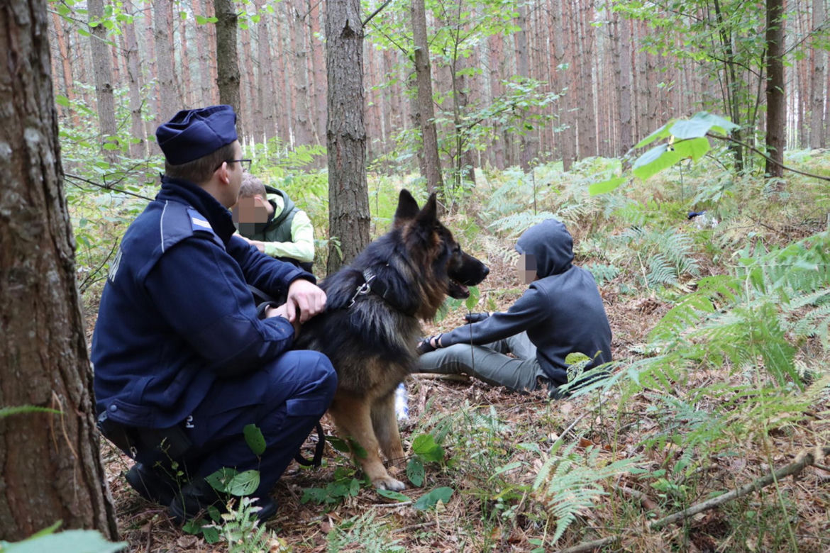Trąba powietrzna przeszłą pod Warszawą. Pole namiotowe zniknęło w powierzchni ziemi. 26 osób potrzebowało pomocy
