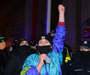 Protesty przed MEN. Strajk kobiet blokuje stolicę 