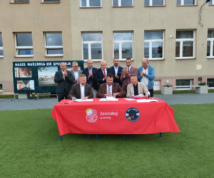 Umowa na budowę hali sportowej w Sp4 ze schronem w Łomży podpisana. Kiedy powstanie obiekt?