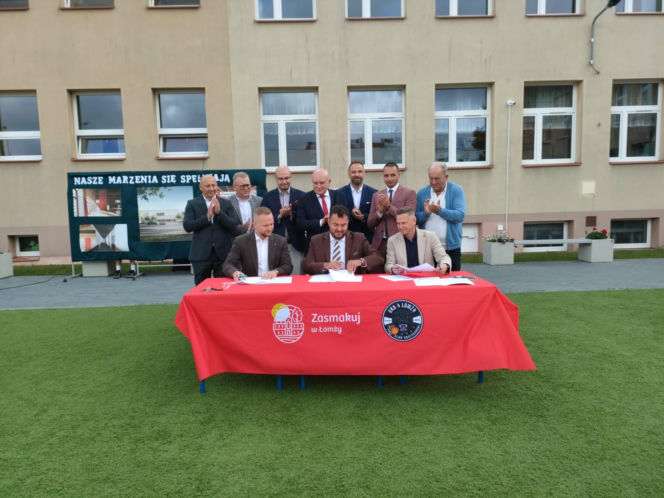 Umowa na budowę hali sportowej w Sp4 ze schronem w Łomży podpisana. Kiedy powstanie obiekt?