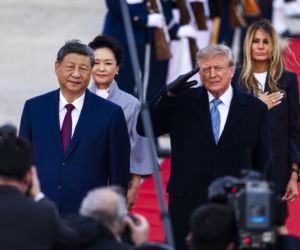 Przywódca Chin przyleciał do USA. Też przeszedł po czerwonym dywanie