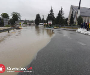 Małopolska: alarmy przeciwpowodziowe, podtopienia, nieprzejezdne drogi