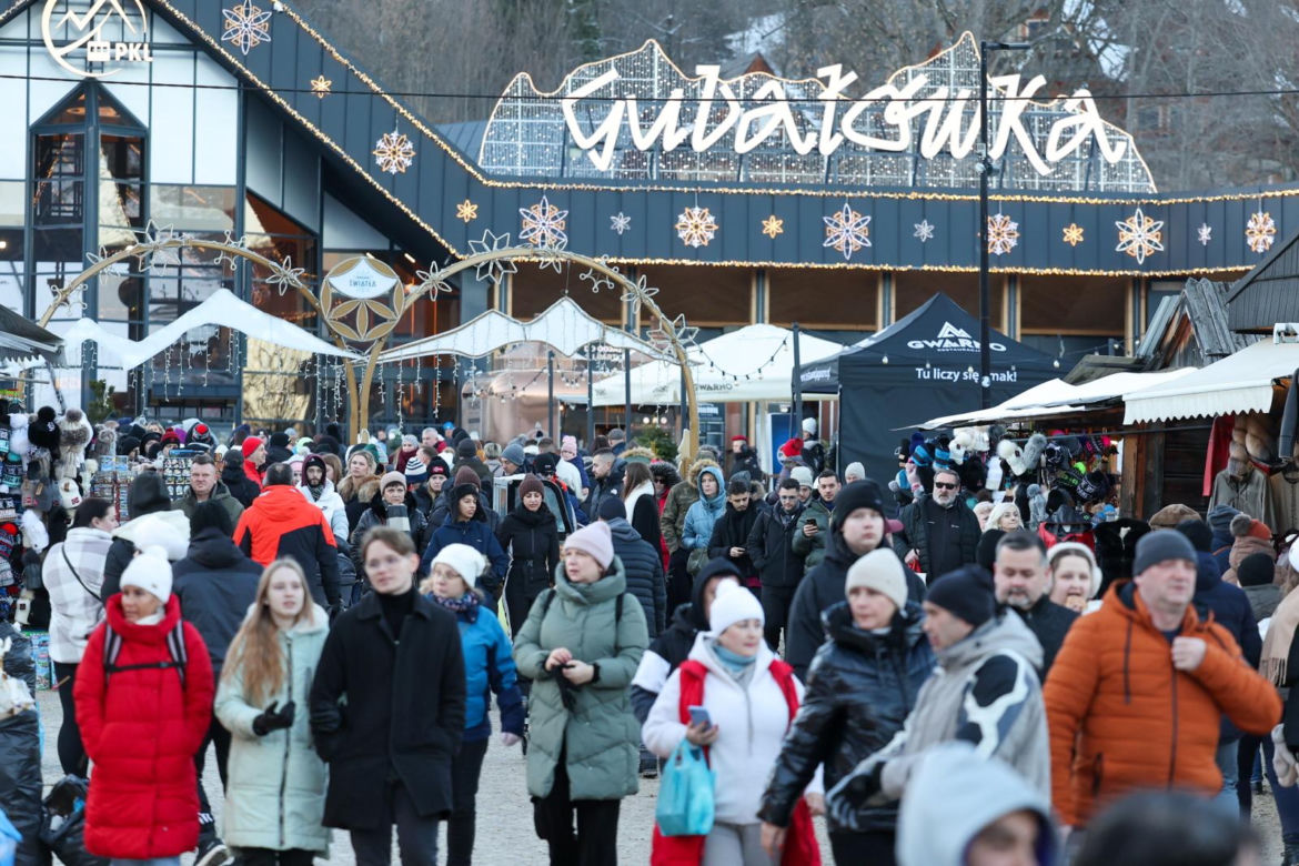 Fatalne warunki w Tatrach. Jest mroźno, ślisko, a szlaki są zasypane śniegiem. TPN ostrzega turystów