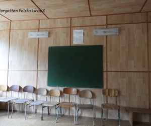 Lalka śpiąca w łóżku i urządzenia rehabilitacyjne. Co znajduje się w opuszczonym sanatorium przy polskiej granicy? [ZDJĘCIA]